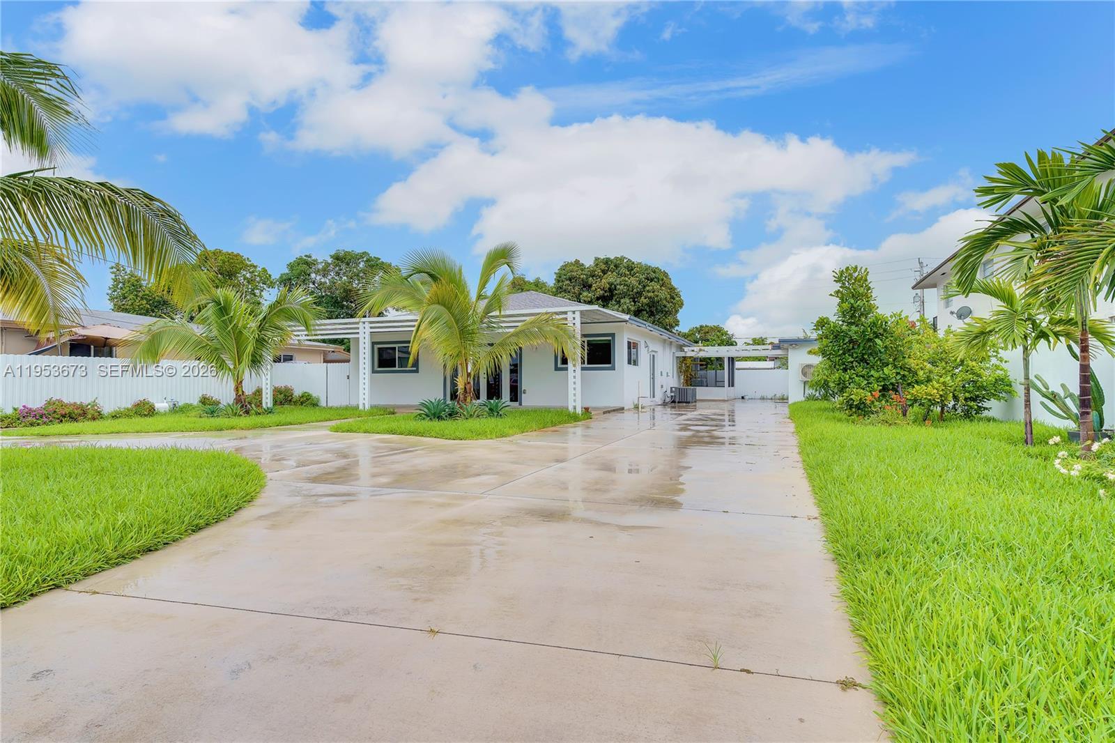 2247 NW 2nd St Miami, FL 33125