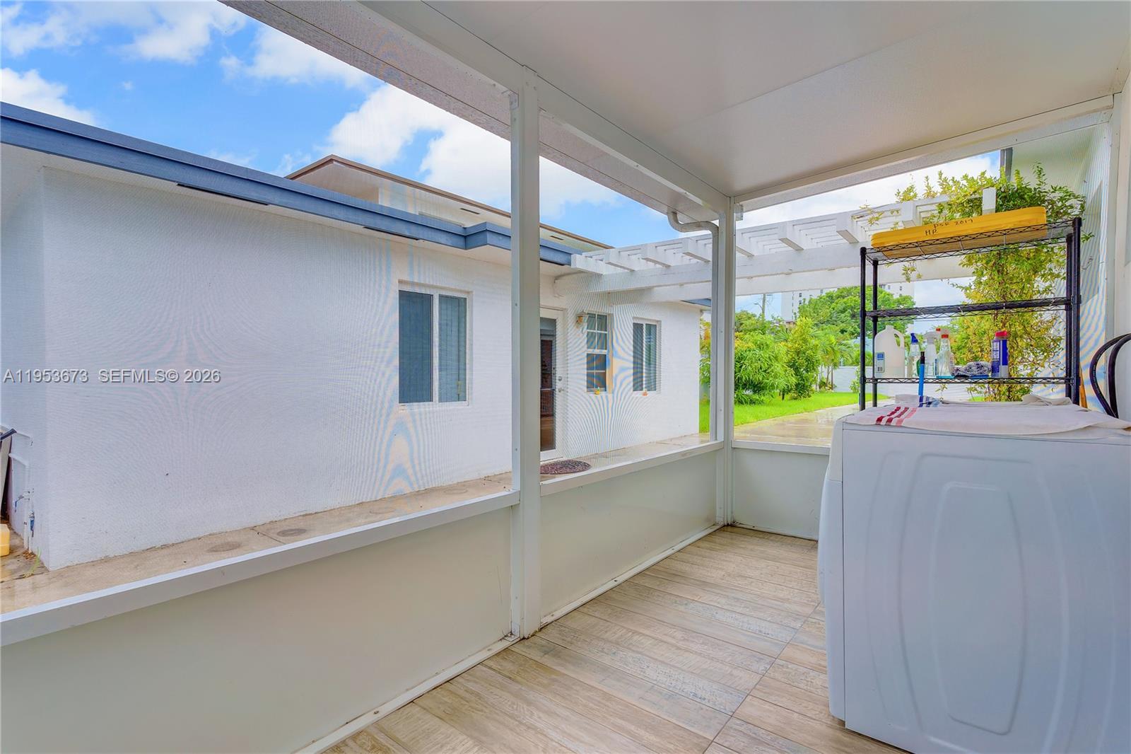 2247 NW 2nd St Miami, FL 33125