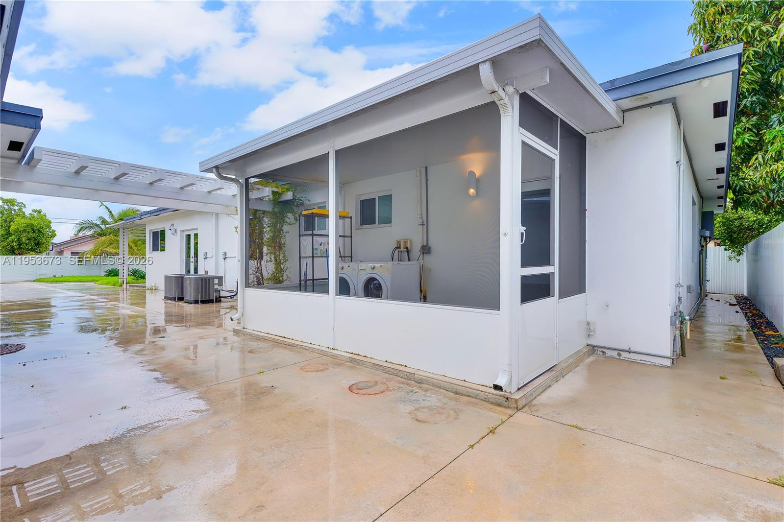 2247 NW 2nd St Miami, FL 33125