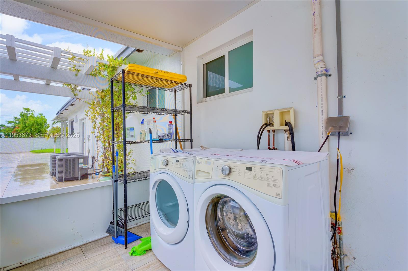 2247 NW 2nd St Miami, FL 33125