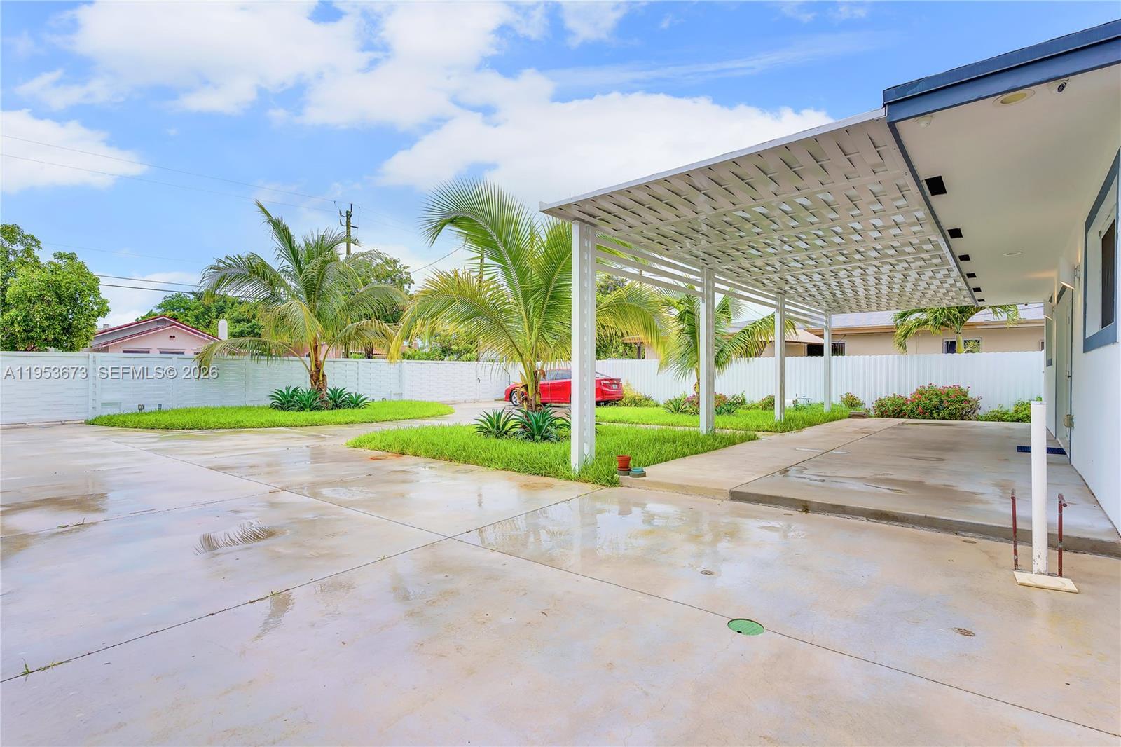 2247 NW 2nd St Miami, FL 33125