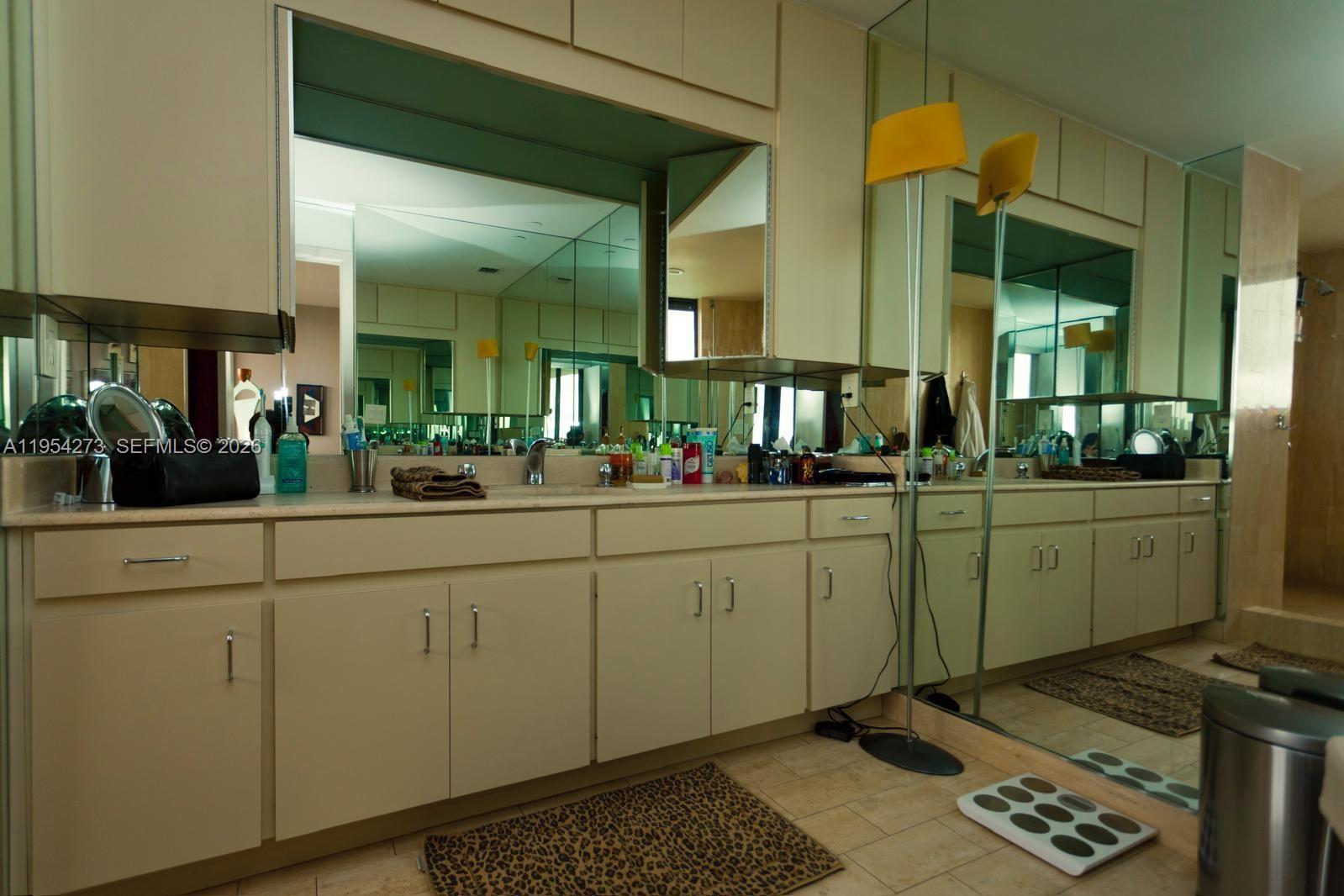 image 1000 Venetian Way9