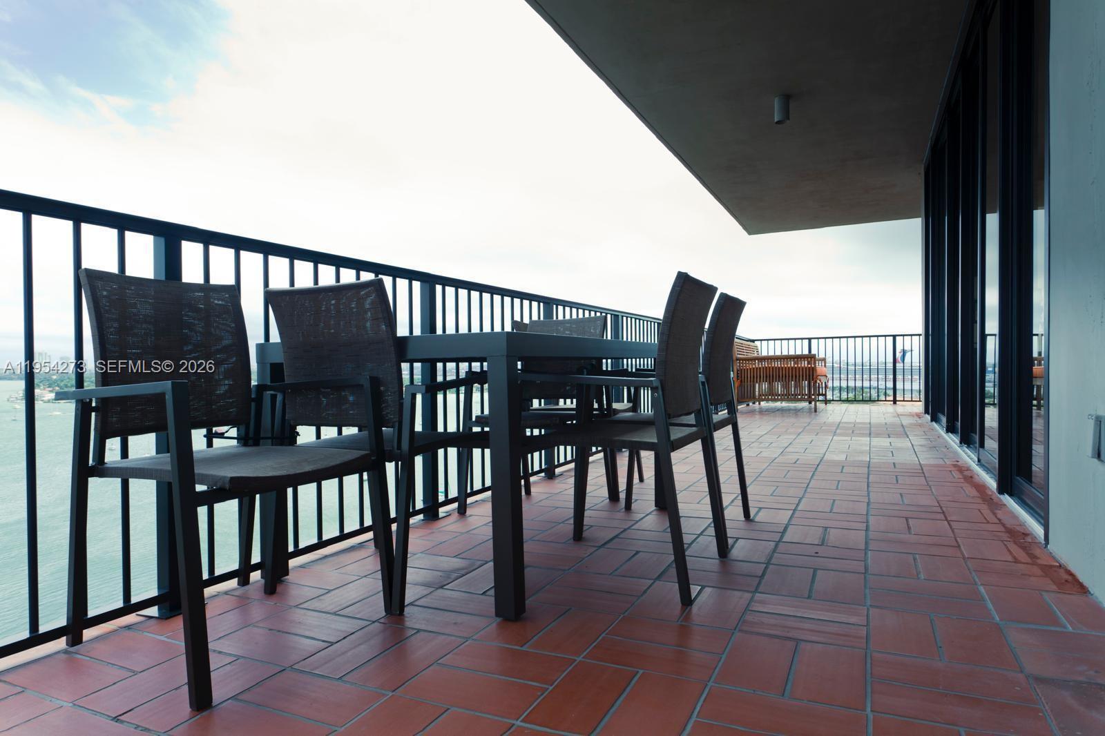 image 1000 Venetian Way18