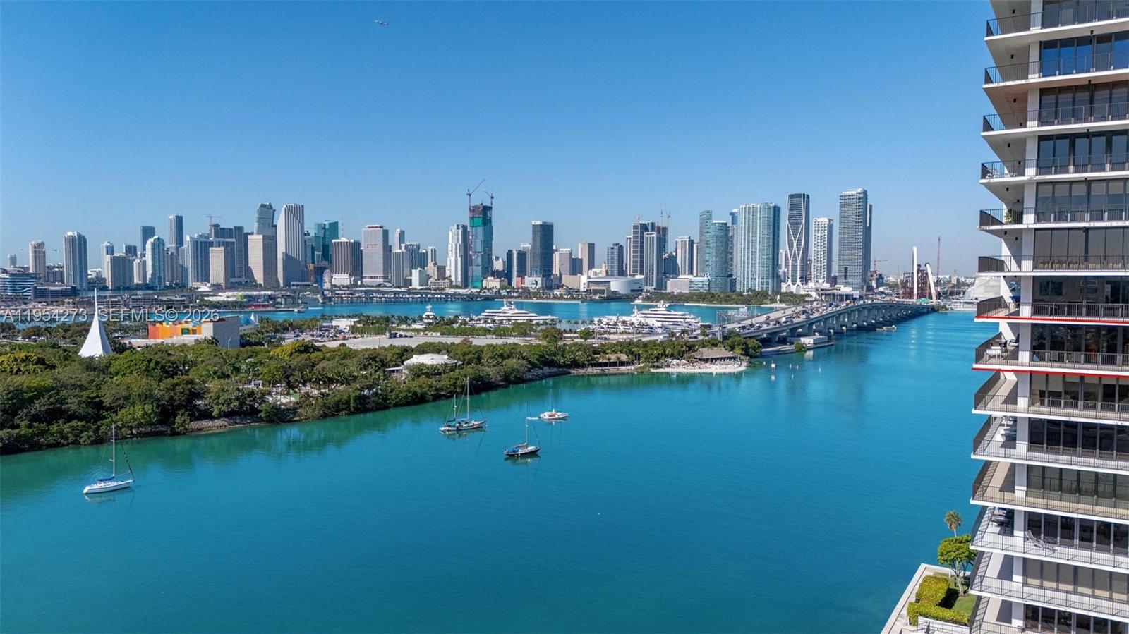 image 1000 Venetian Way37