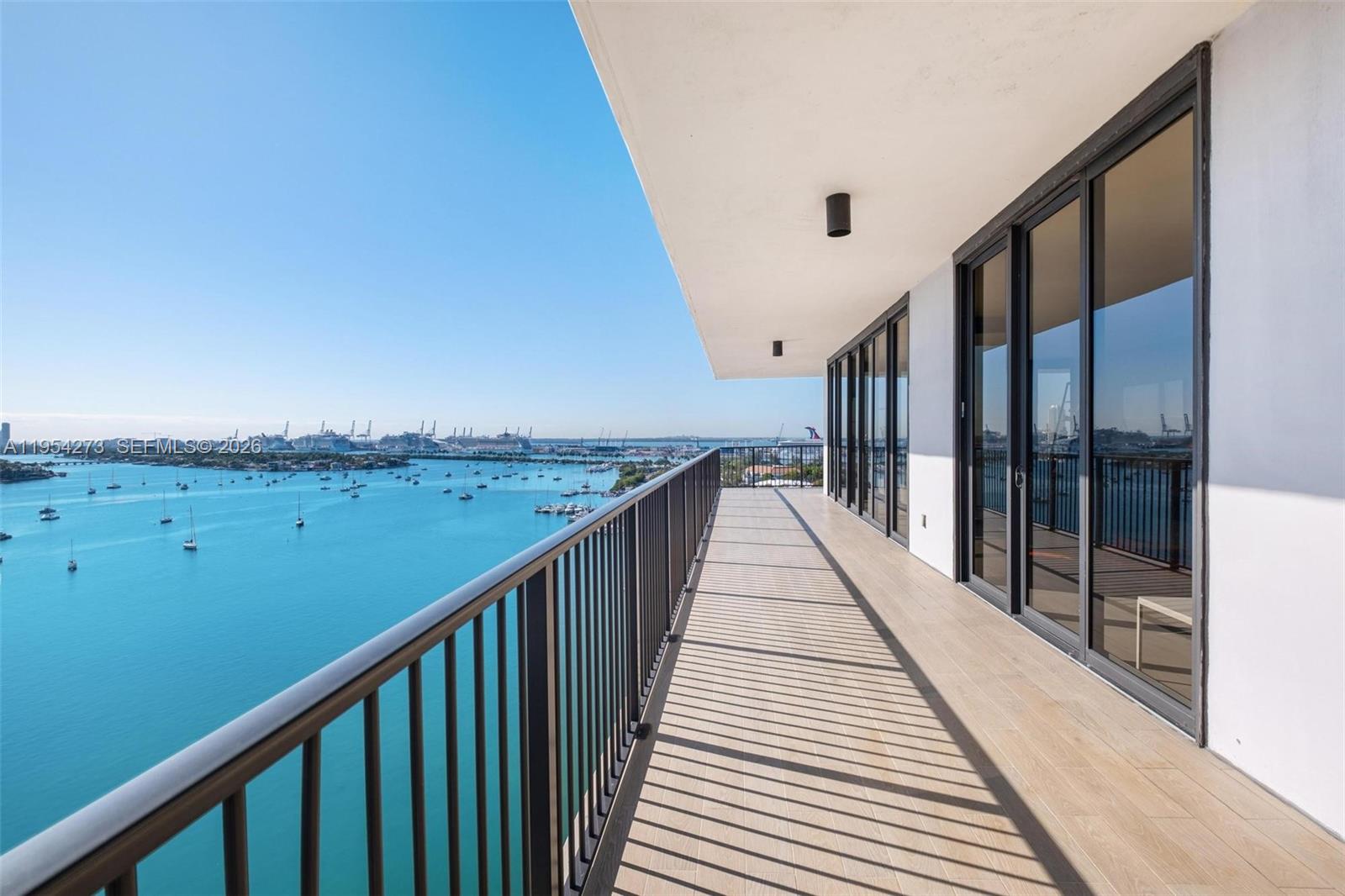 image 1000 Venetian Way52