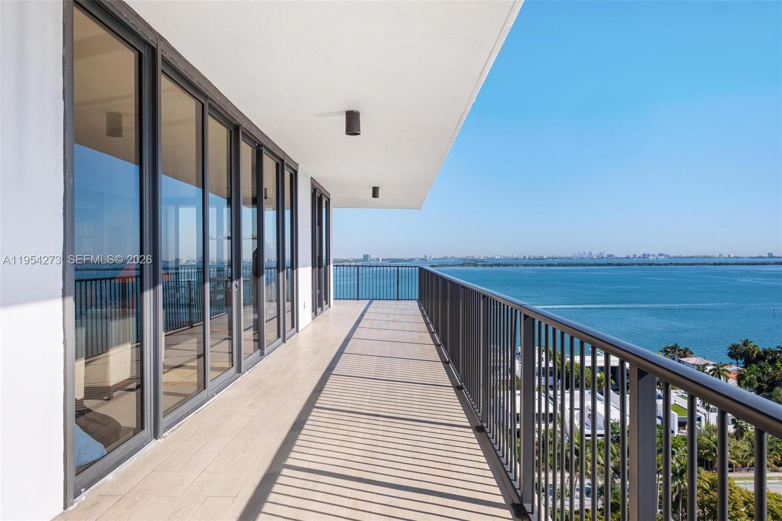 image 1000 Venetian Way56