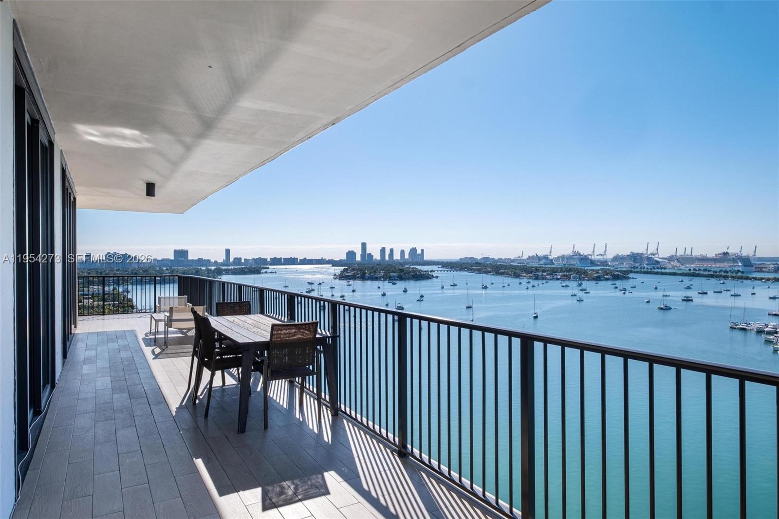 image 1000 Venetian Way58