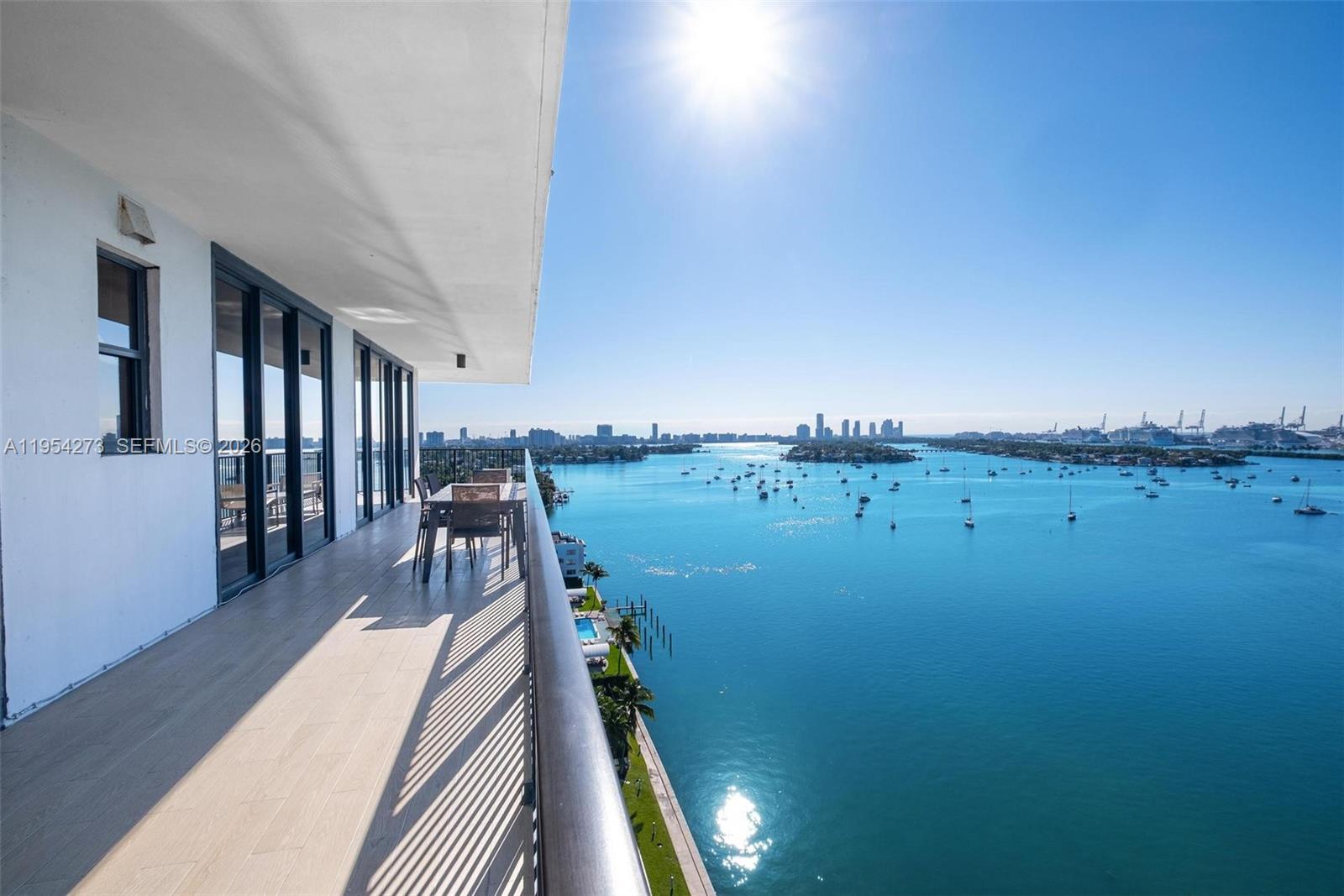 image 1000 Venetian Way59