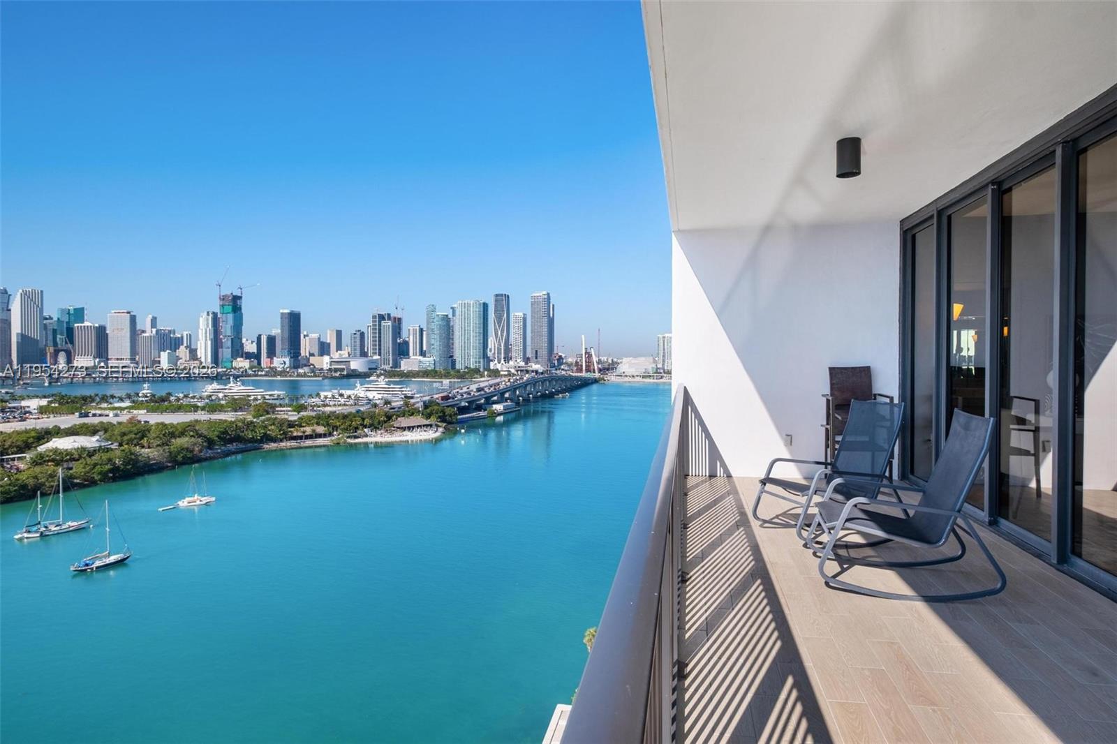 image 1000 Venetian Way60