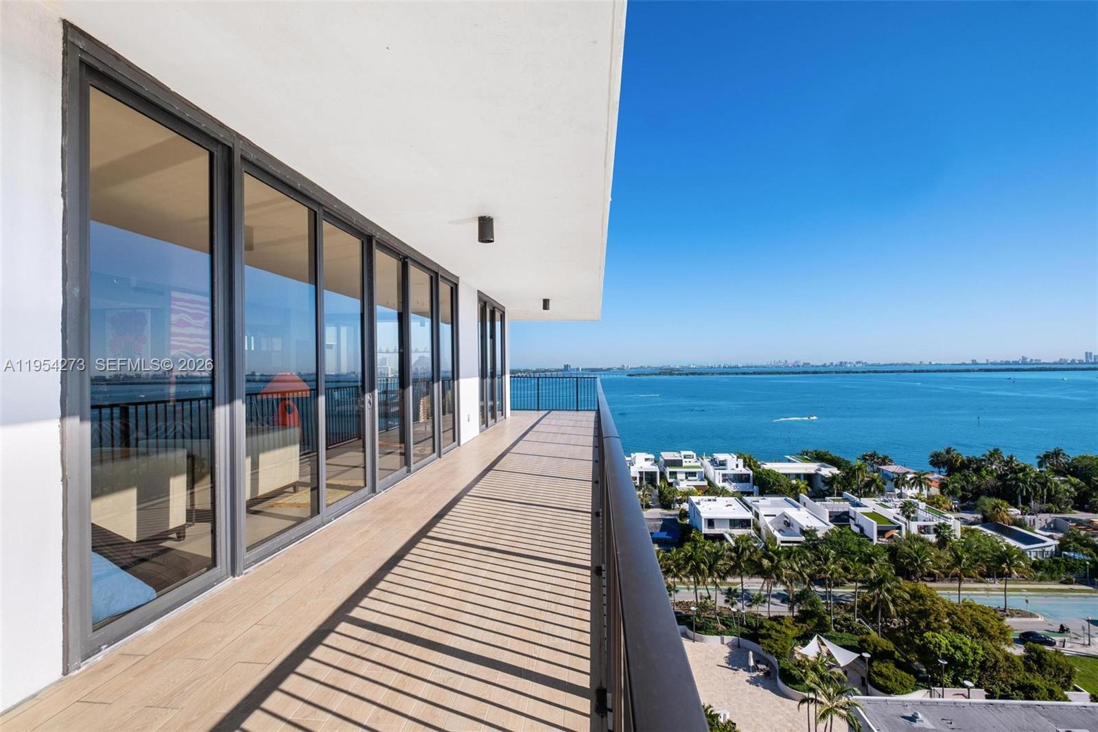 image 1000 Venetian Way67