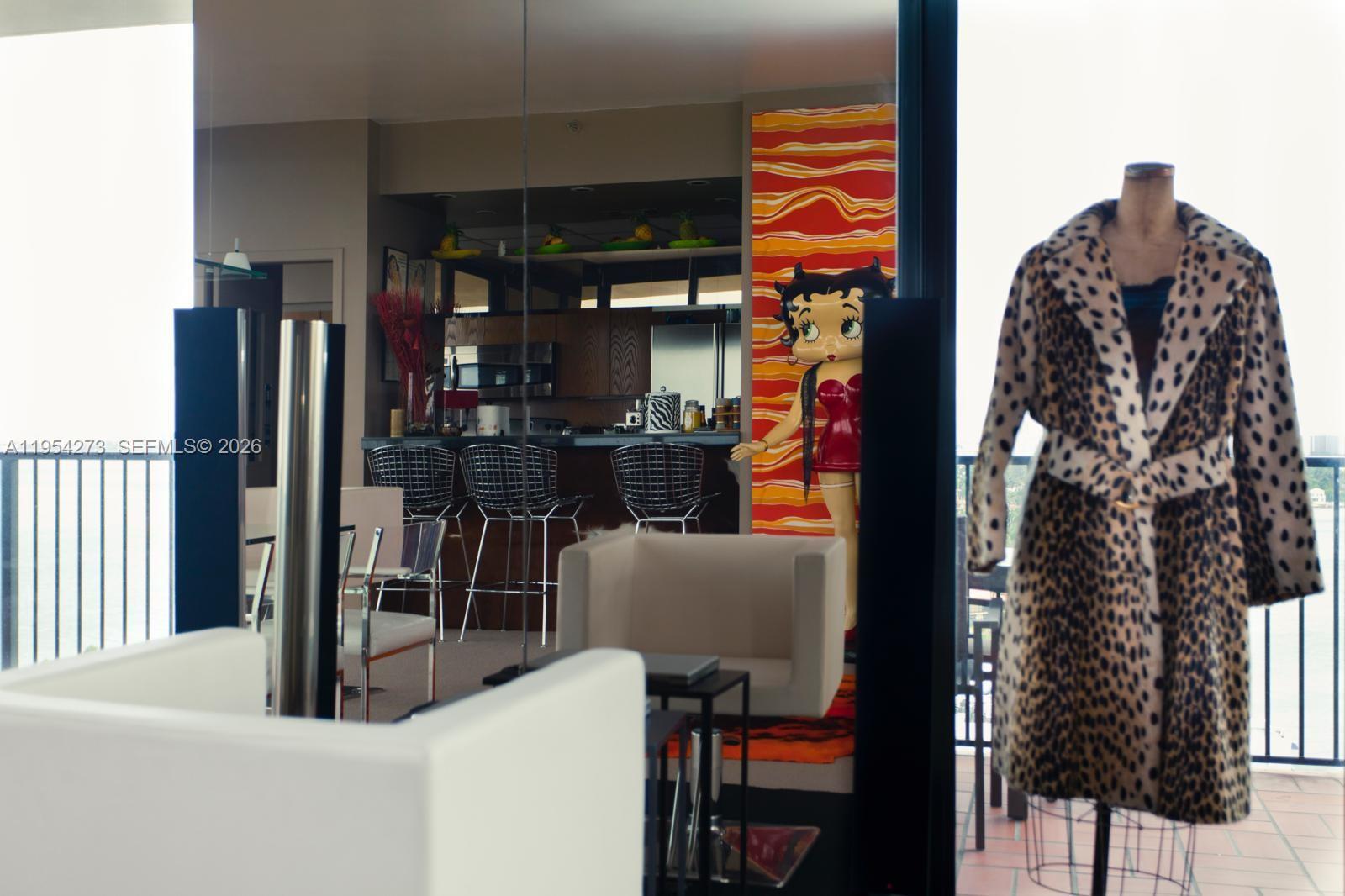 image 1000 Venetian Way6