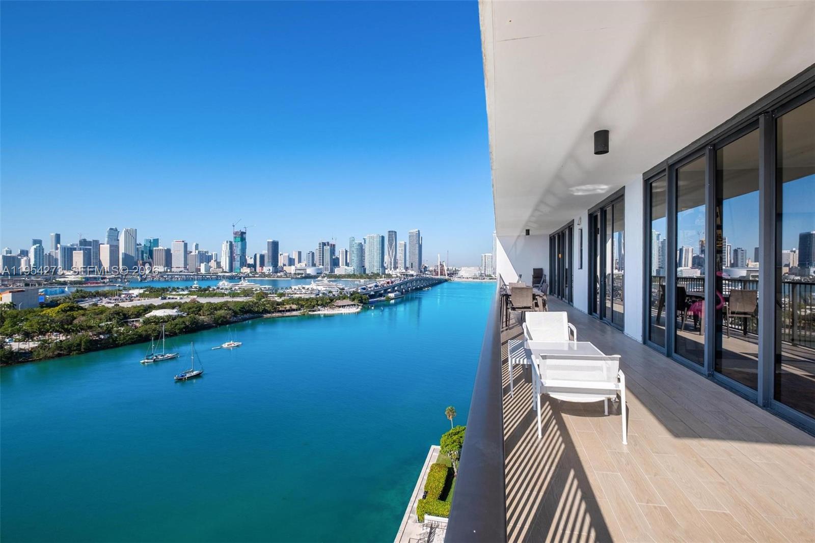 image 1000 Venetian Way69