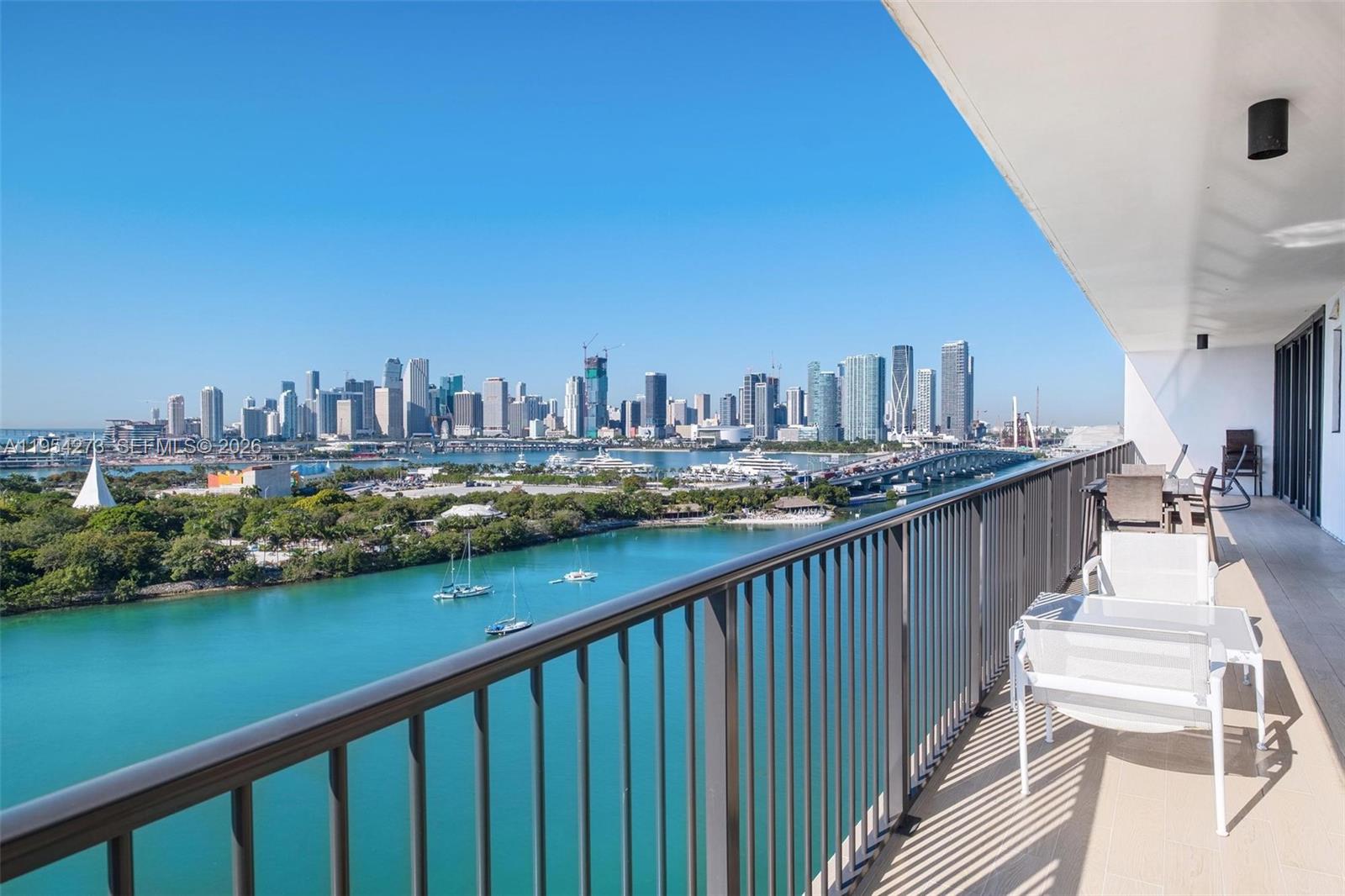 image 1000 Venetian Way70