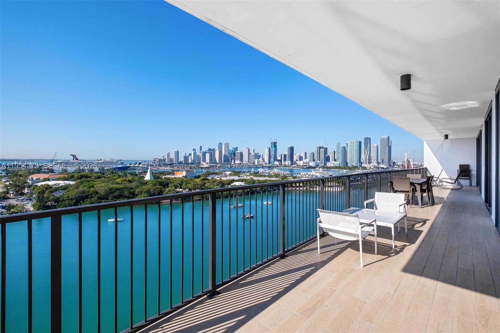 image 1000 Venetian Way71