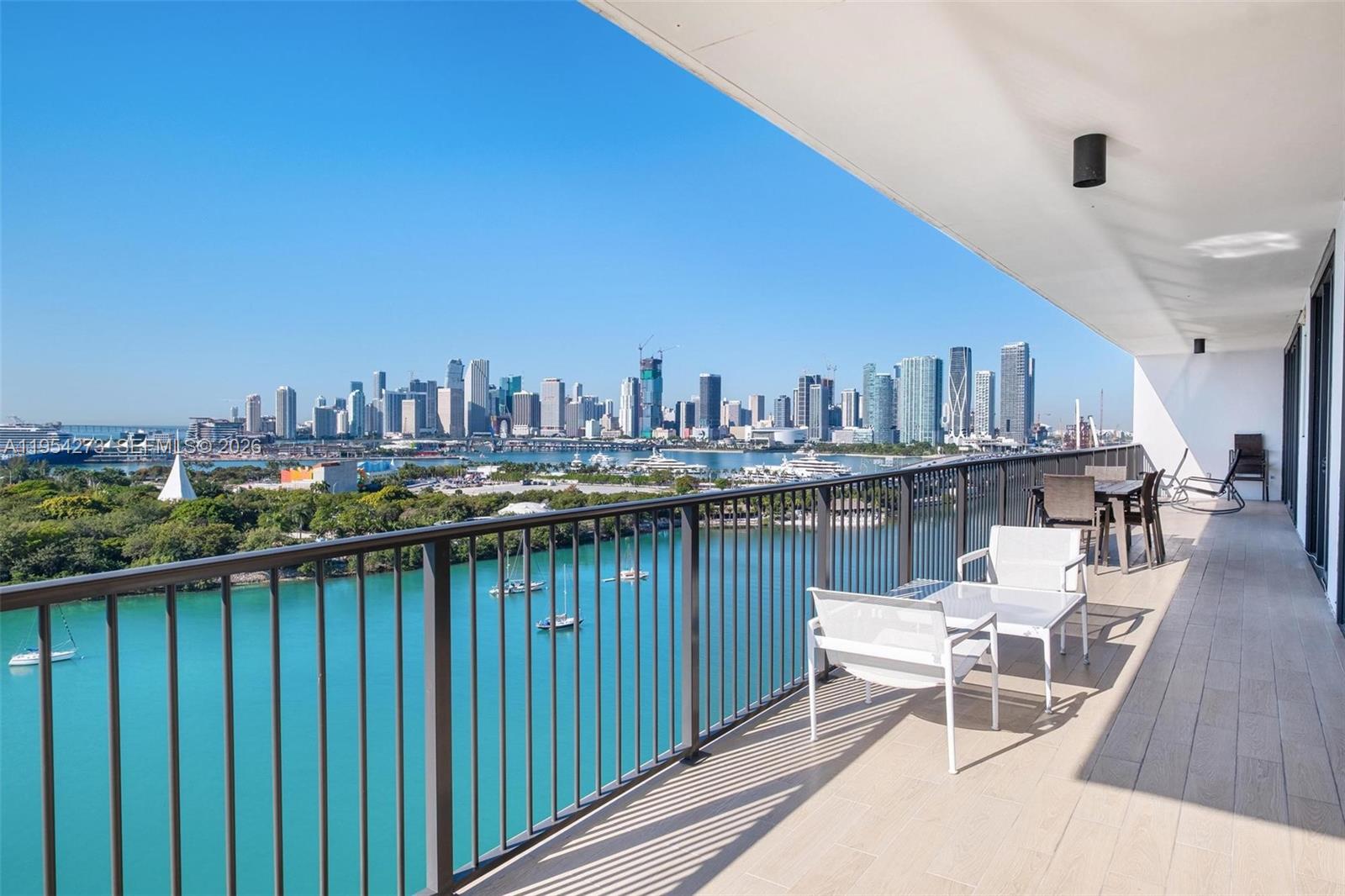 image 1000 Venetian Way72