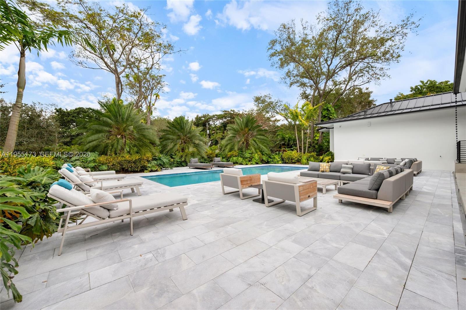 11600 SW 77th Ave Pinecrest, FL 33156