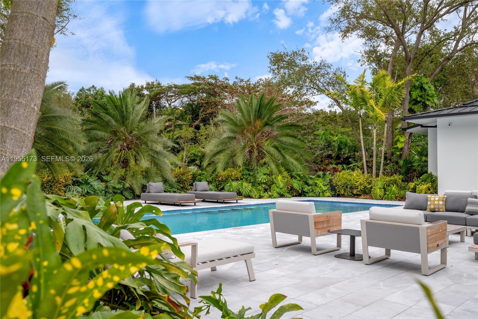 11600 SW 77th Ave Pinecrest, FL 33156