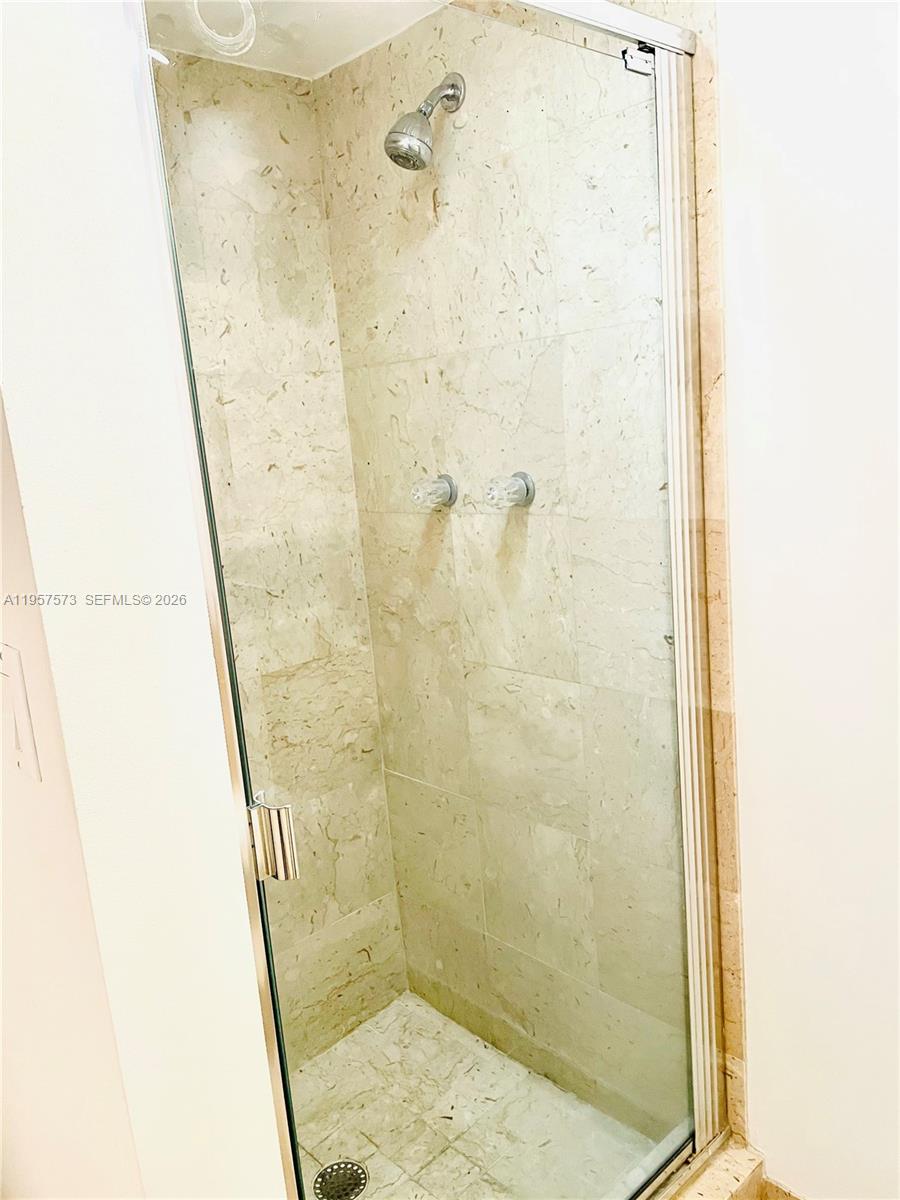 image Brickell East25