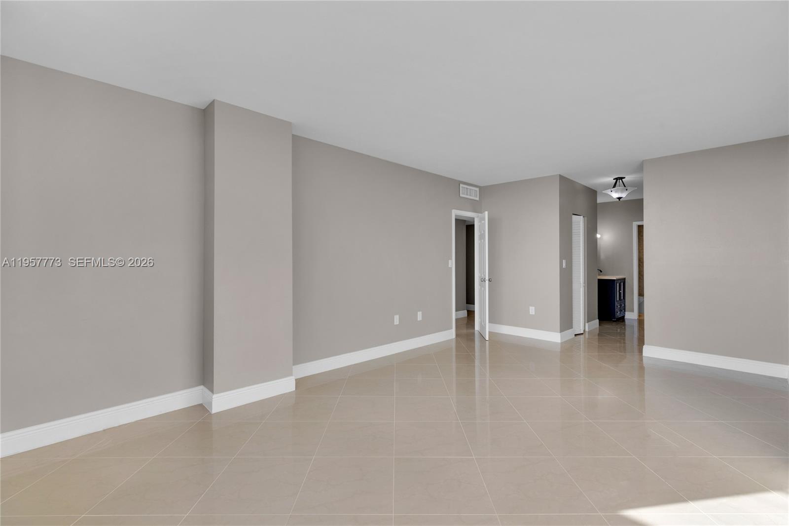 image Arlen House Condo12