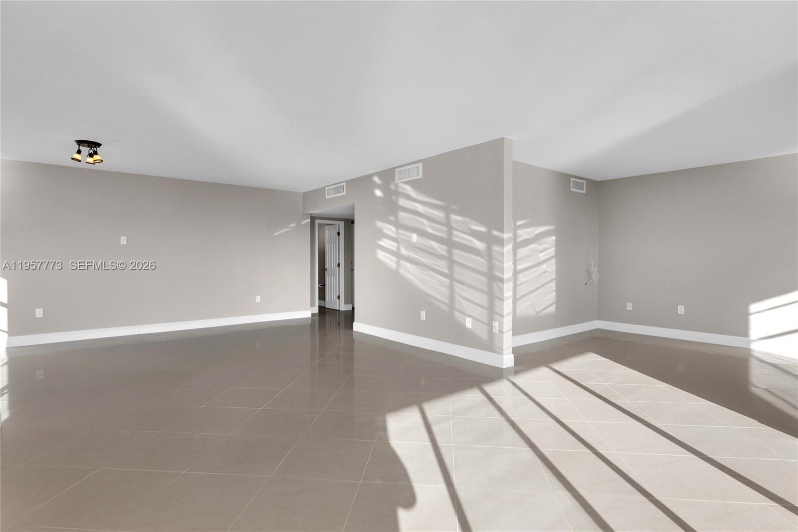 image Arlen House Condo13