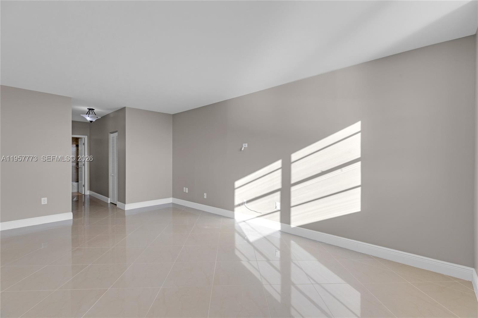 image Arlen House Condo16