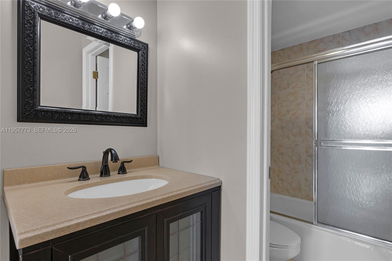 image Arlen House Condo32