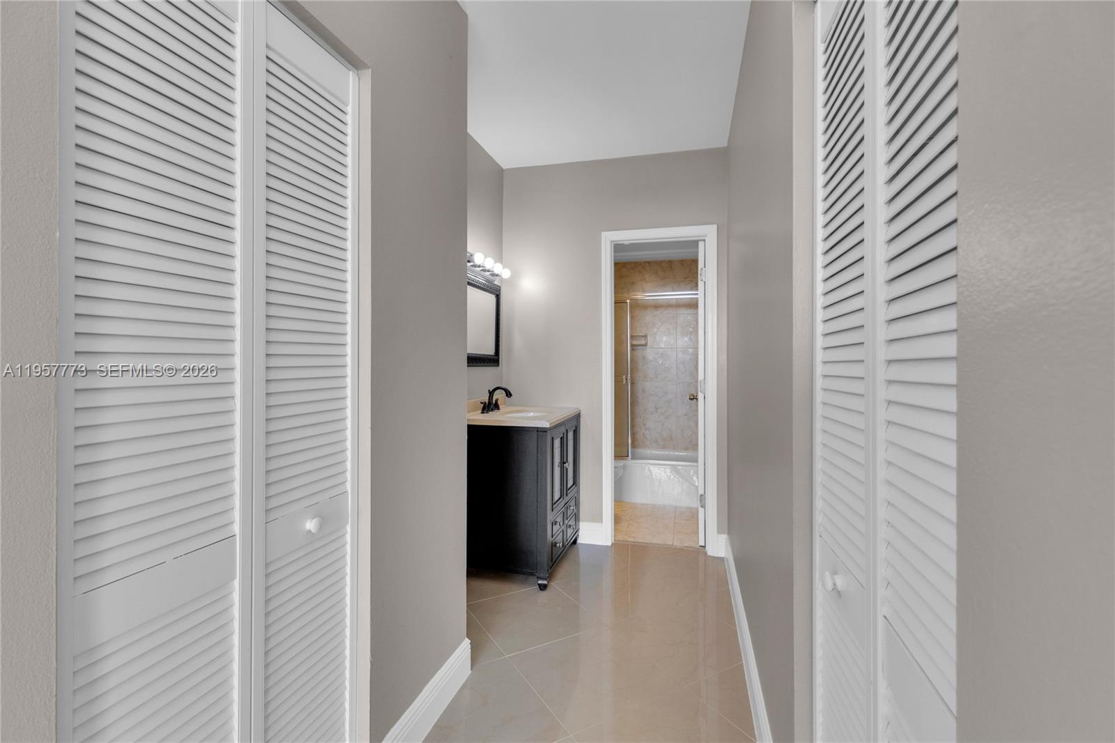 image Arlen House Condo33