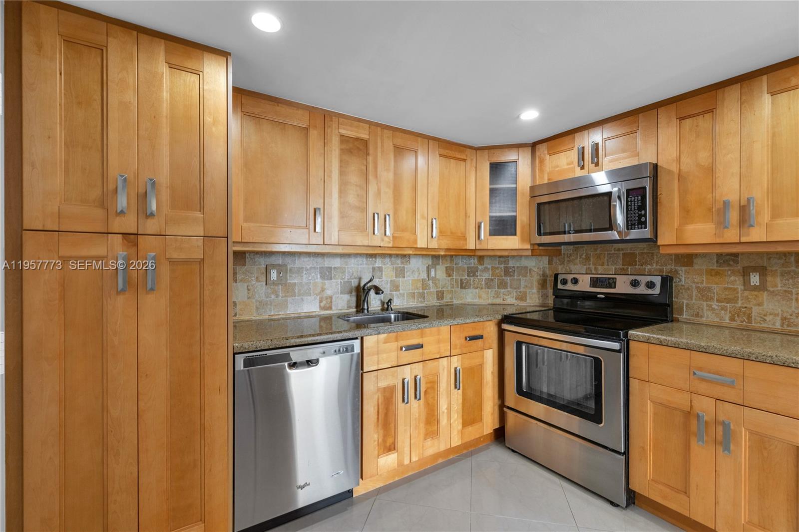 image Arlen House Condo36