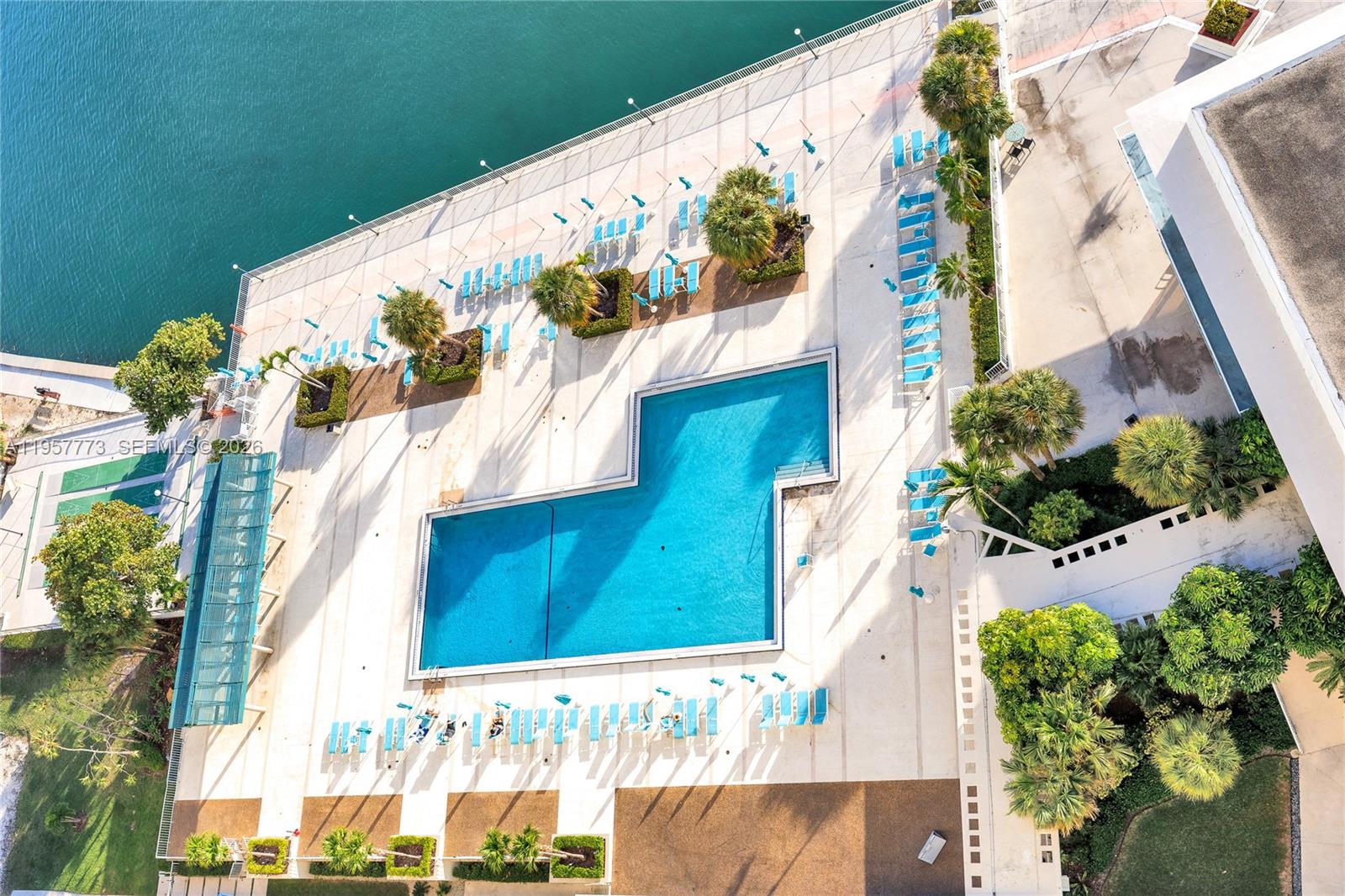 image Arlen House Condo39