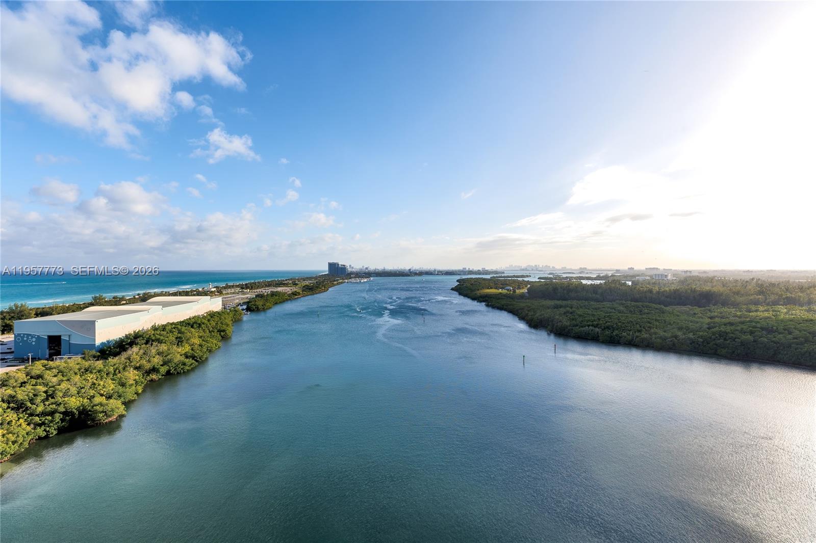 image Arlen House Condo47