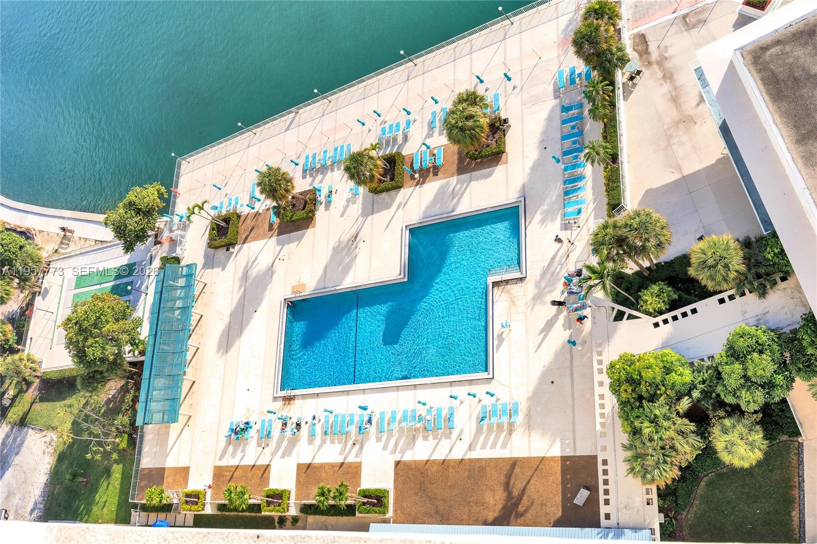 image Arlen House Condo48