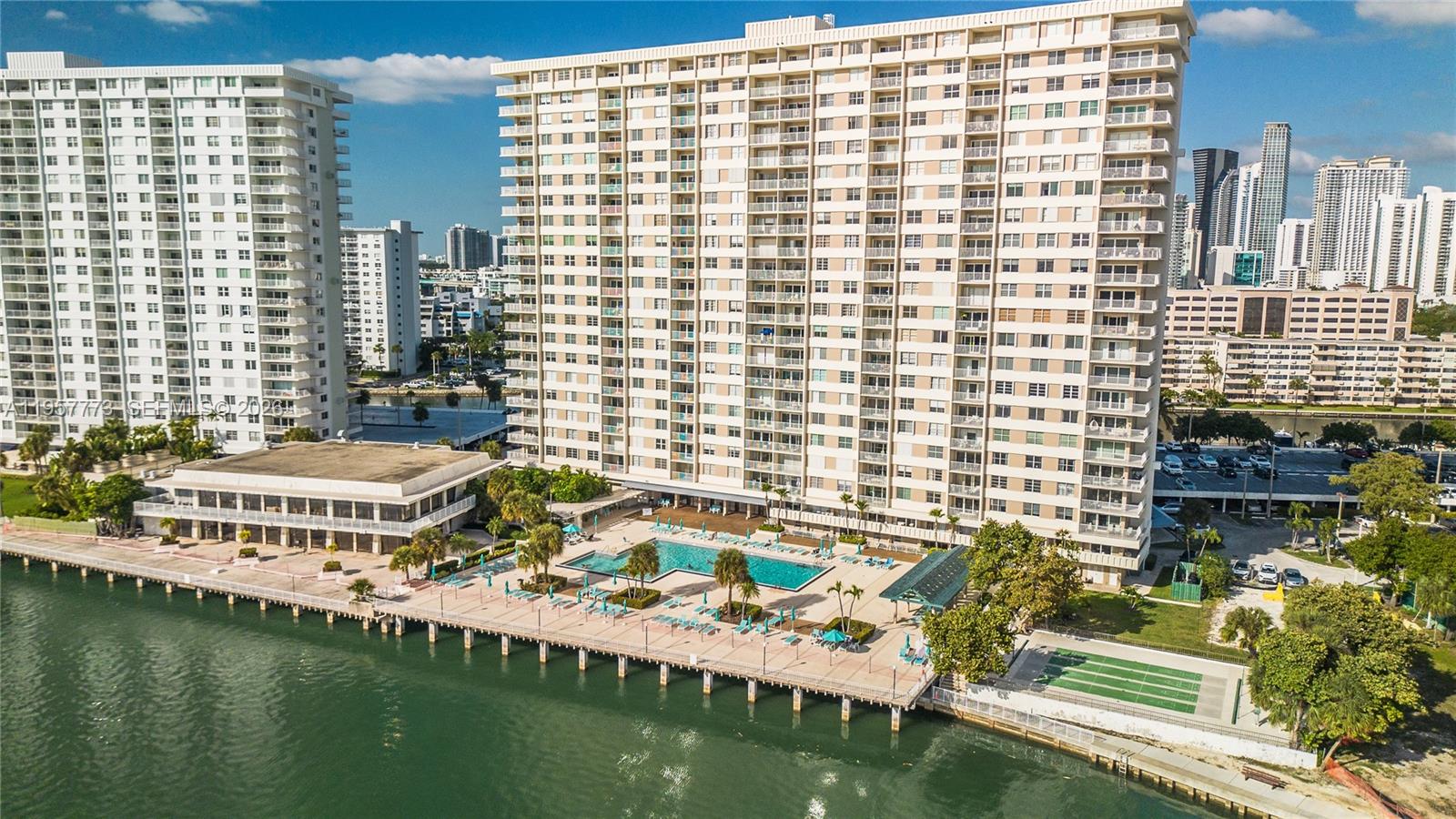 image Arlen House Condo4