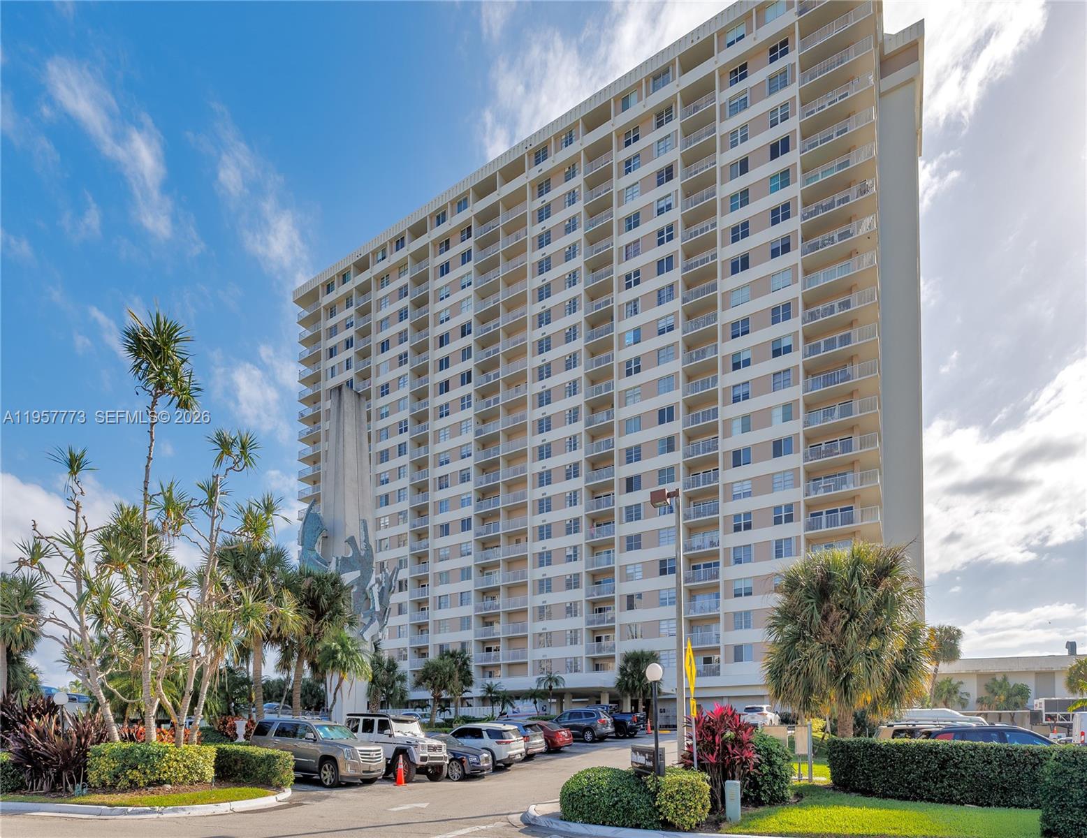 image Arlen House Condo53