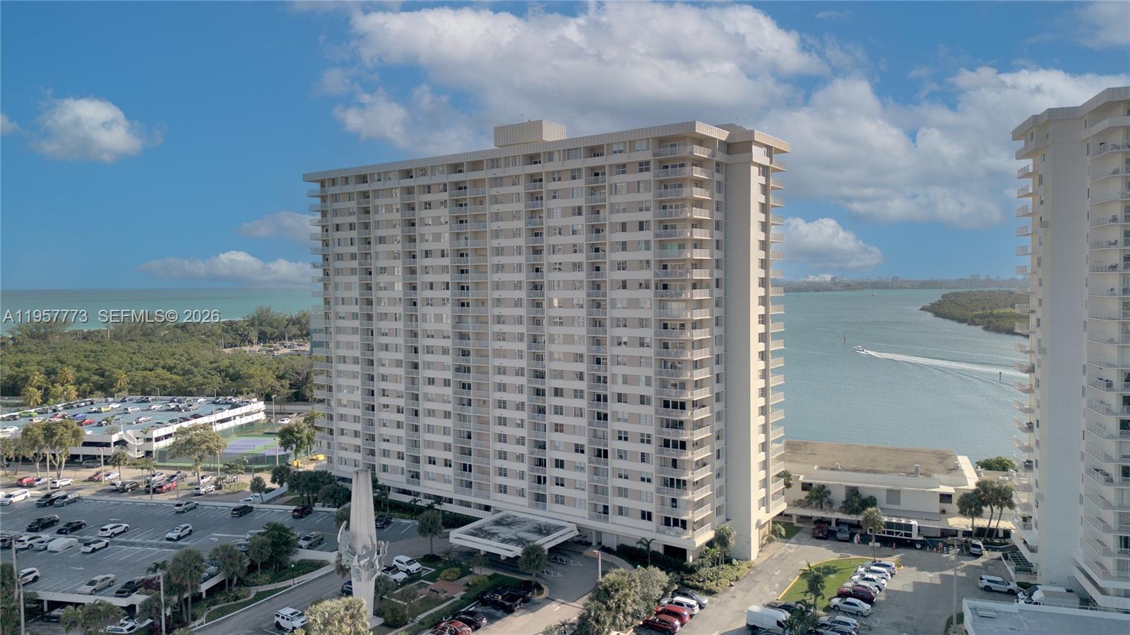 image Arlen House Condo55