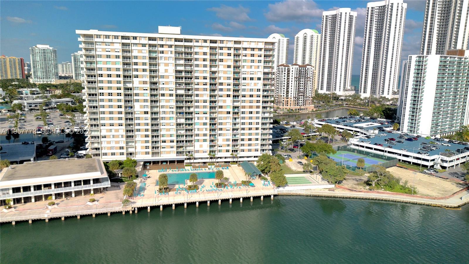 image Arlen House Condo57