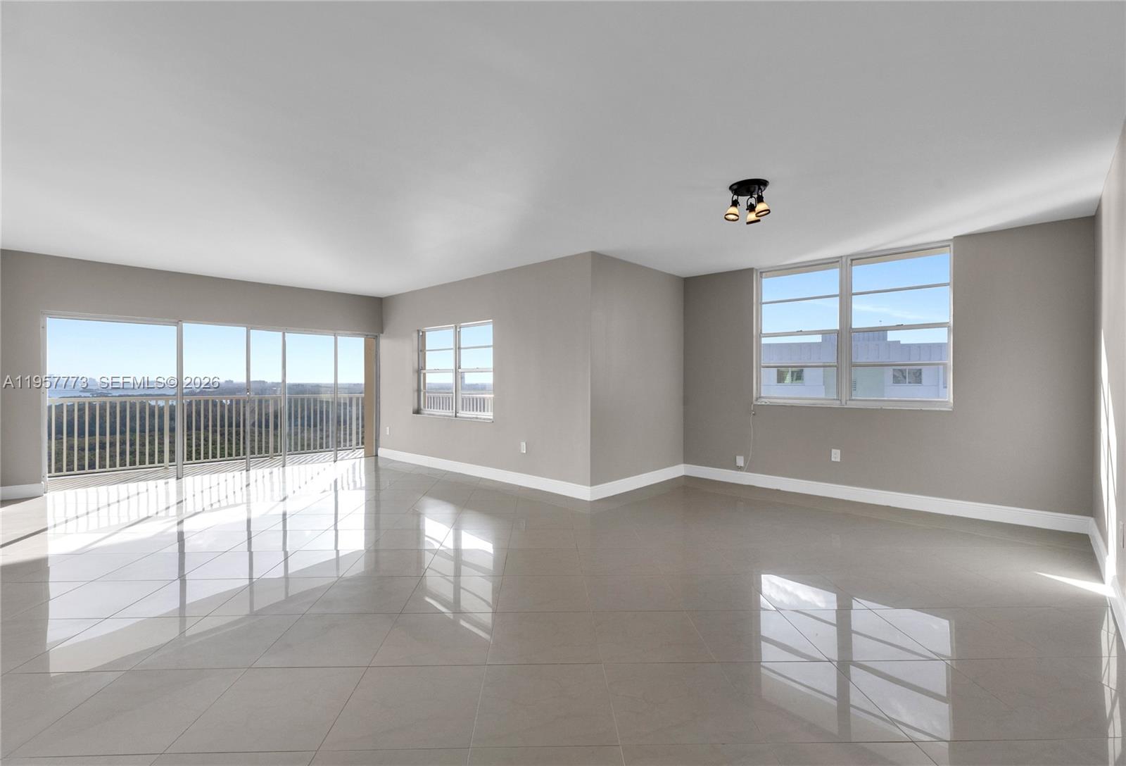 image Arlen House Condo7