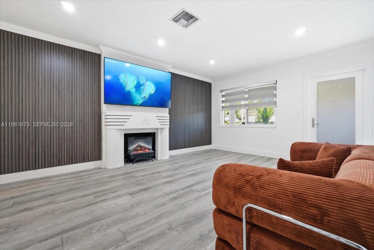 2400 SW 21st Ter Miami, FL 33145