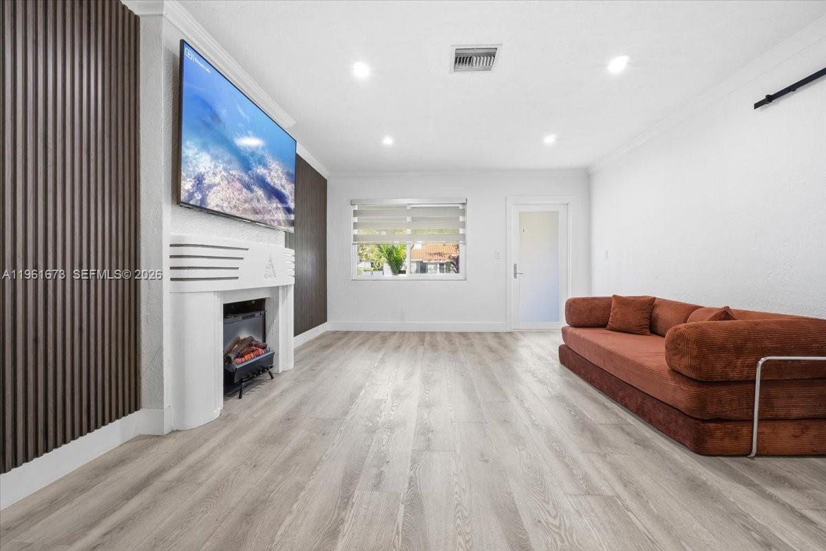 2400 SW 21st Ter Miami, FL 33145