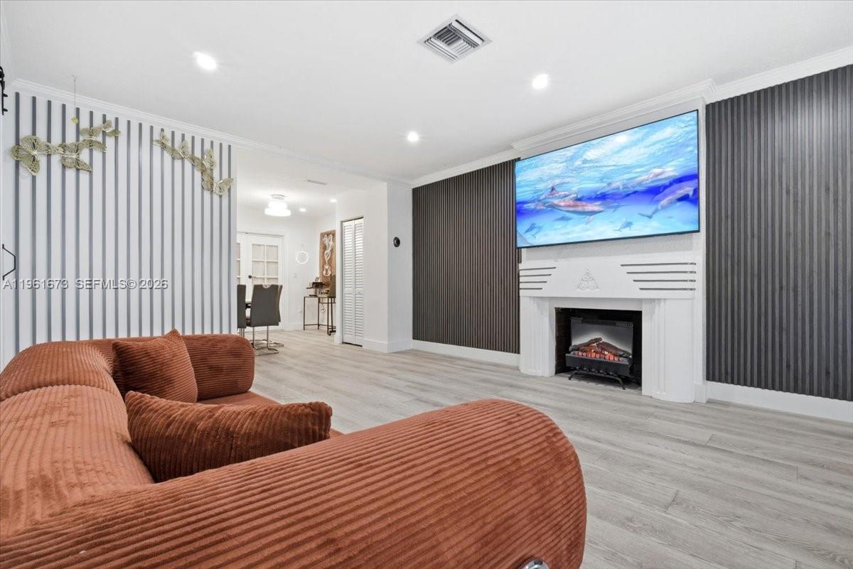 2400 SW 21st Ter Miami, FL 33145