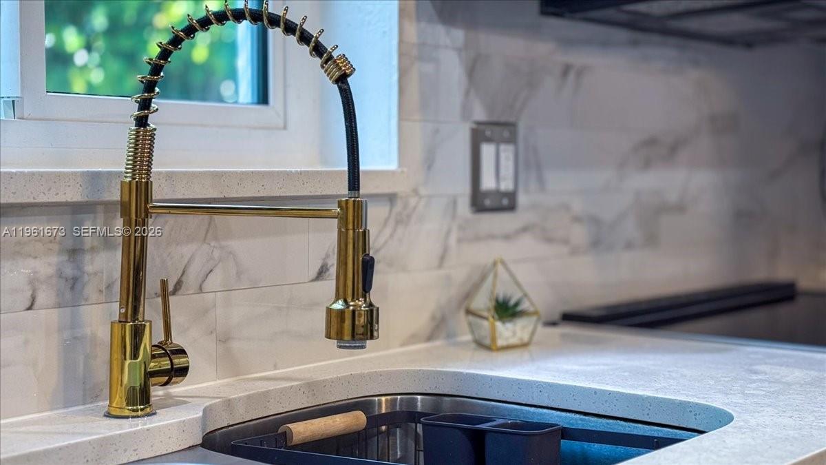 2400 SW 21st Ter Miami, FL 33145