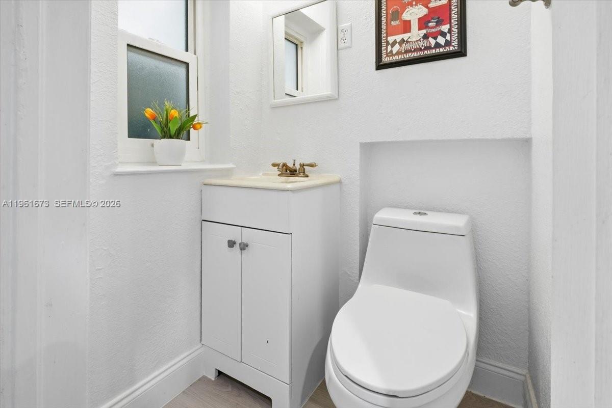 2400 SW 21st Ter Miami, FL 33145