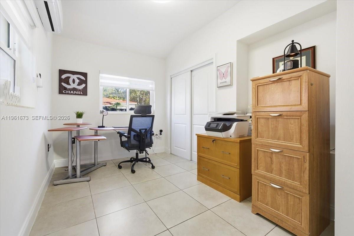 2400 SW 21st Ter Miami, FL 33145