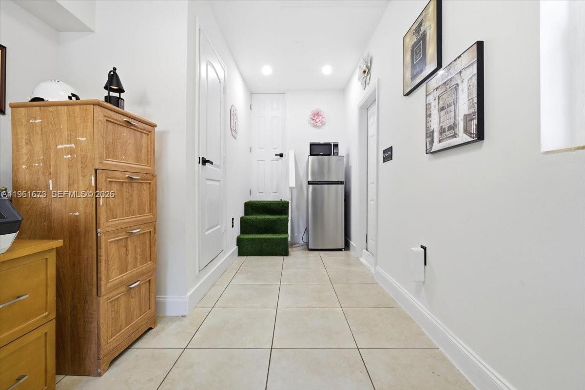 2400 SW 21st Ter Miami, FL 33145