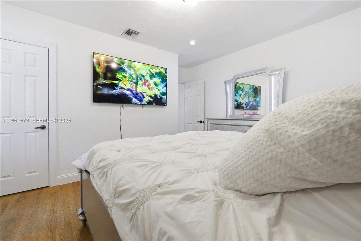 2400 SW 21st Ter Miami, FL 33145