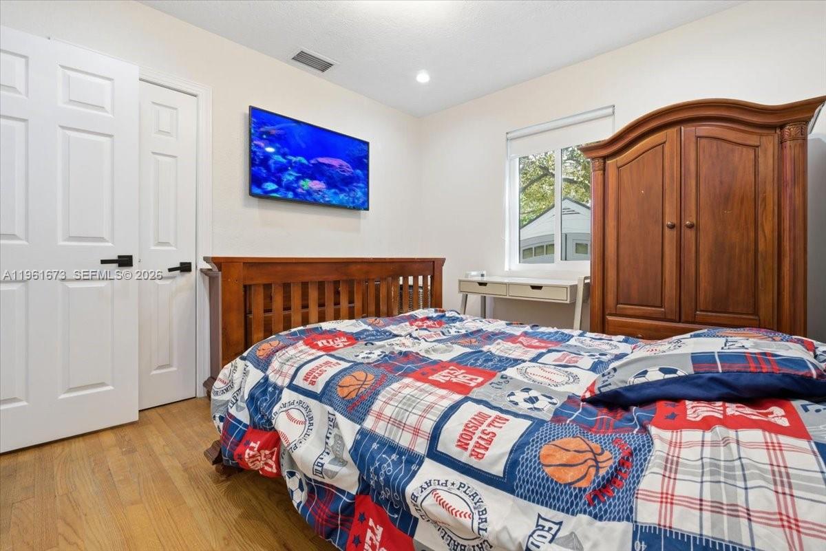 2400 SW 21st Ter Miami, FL 33145