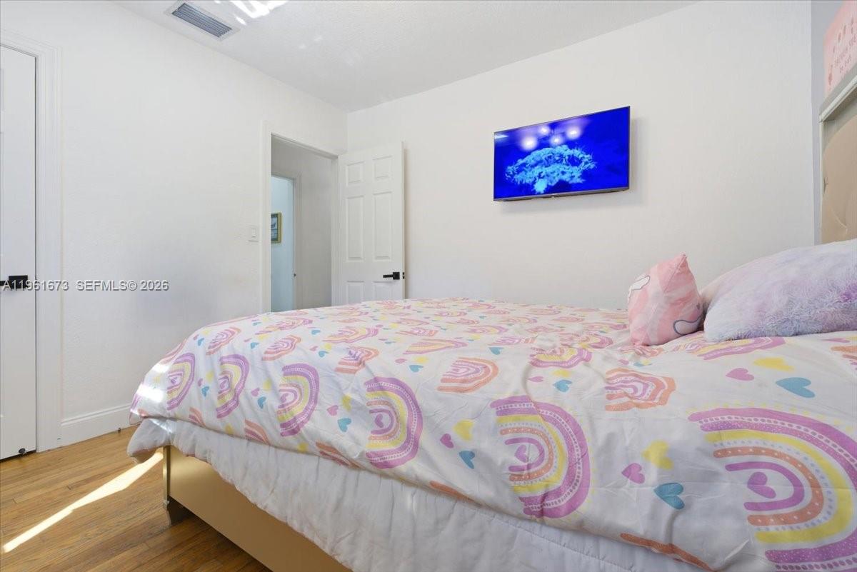 2400 SW 21st Ter Miami, FL 33145