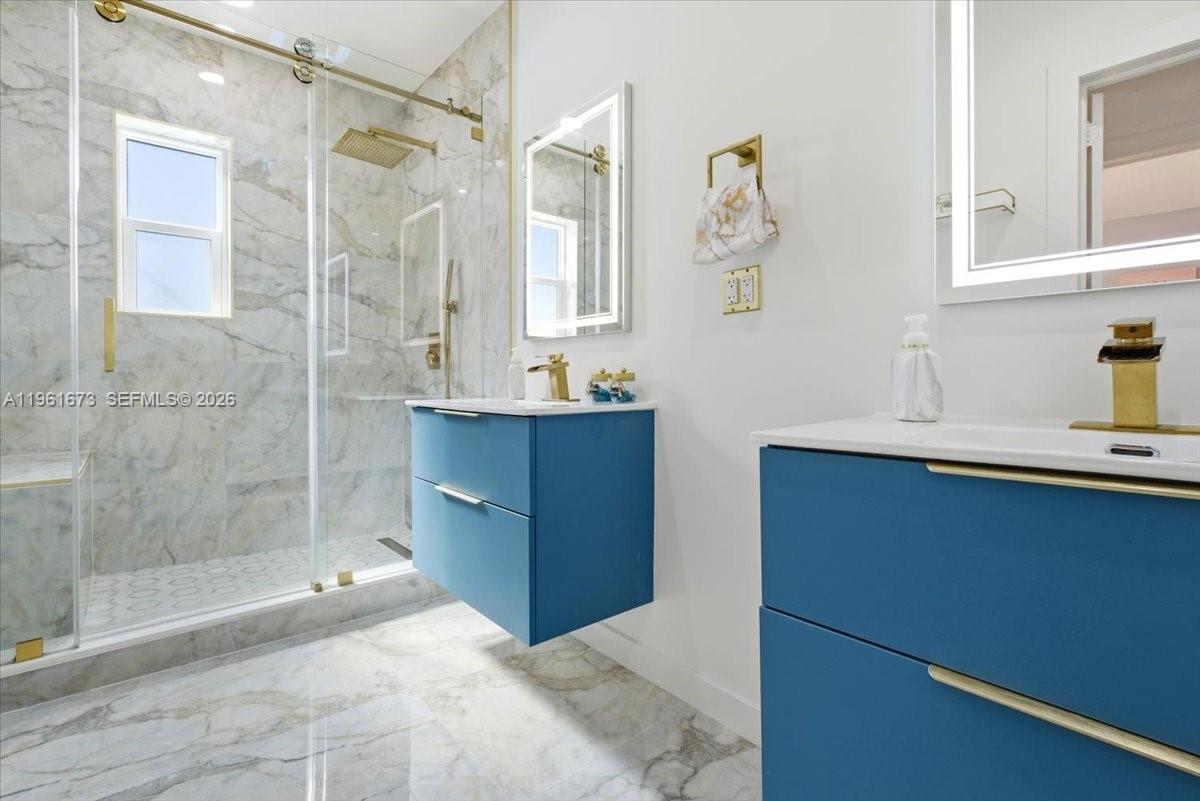 2400 SW 21st Ter Miami, FL 33145