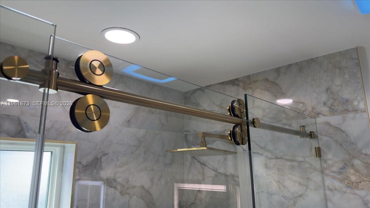 2400 SW 21st Ter Miami, FL 33145