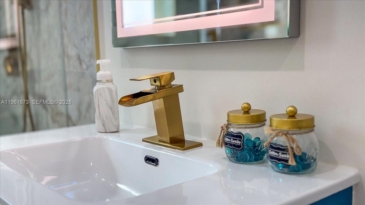 2400 SW 21st Ter Miami, FL 33145