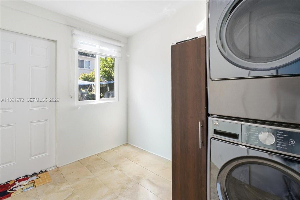 2400 SW 21st Ter Miami, FL 33145